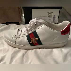 Gucci Ace Sneakers with Bee- womens